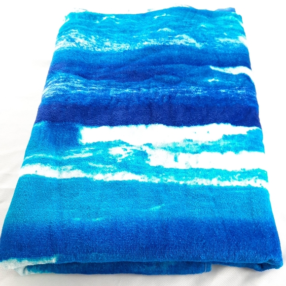 NWT Blue & White Beach Towel - Picture 5 of 6